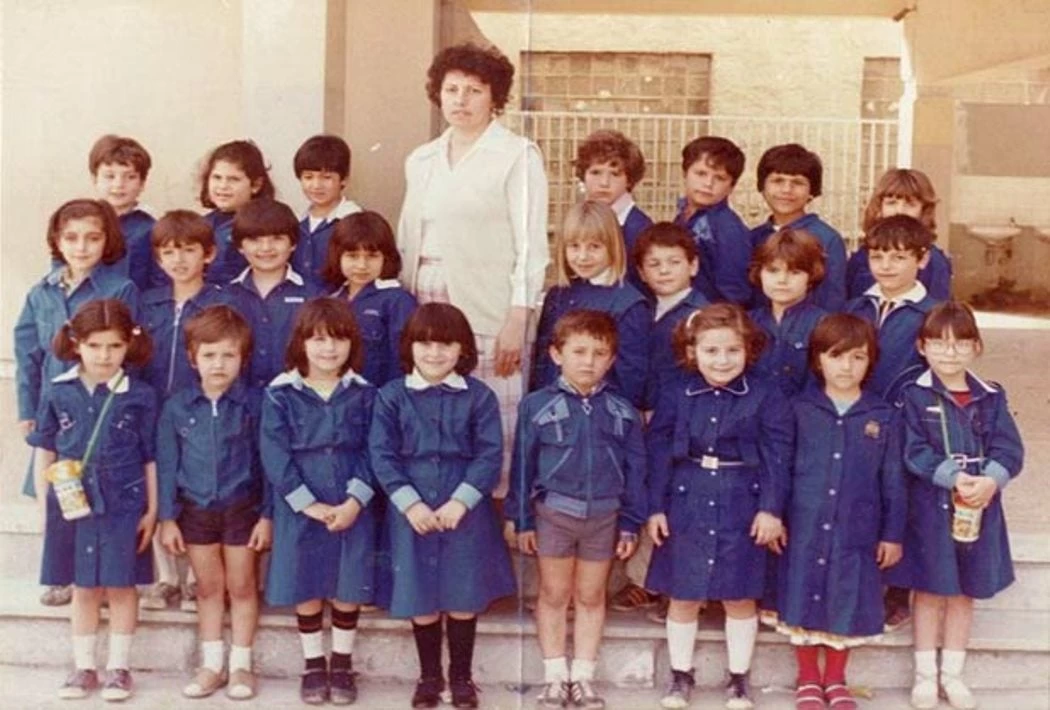 Σχολικές ποδιές: 37 χρόνια μετά την κατάργησή τους – Δείτε τις εικόνες